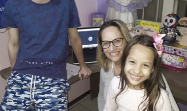 Conciliar trabalho, casa e tarefas escolares é desafio diário para  muitas famílias