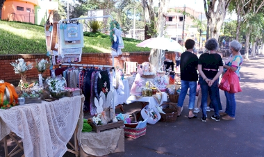 Brique trouxe a beleza do  artesanato para a praça
