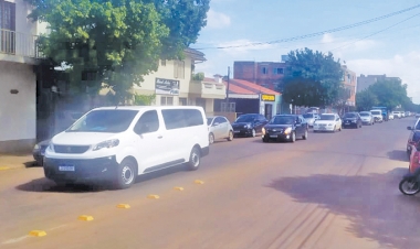 Com carreata e buzinaço, empresários protestam pela reabertura do comércio