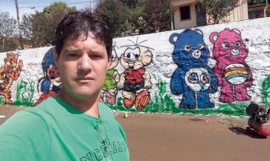 Grafiteiro usa arte  para embelezar e alegrar a cidade