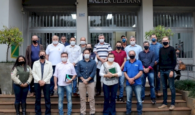 Agronegócio no município é tema de reunião entre Executivo e agricultores