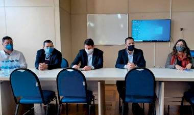 Corsan apresenta programa de limpeza de fossas sépticas aos prefeitos da região