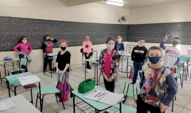 Escolas da rede municipal retornam  com aulas 100% presenciais
