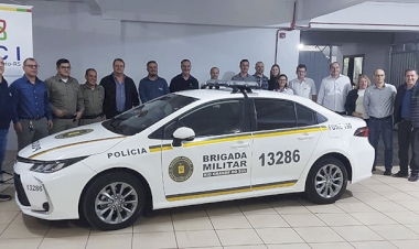 Parceria entre empresas, por meio do Programa Piseg, entrega semiblindado para Brigada Militar