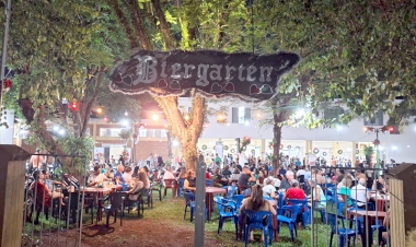 BIERGARTEN:  30 anos de tradição  e confraternização  no pátio da igreja