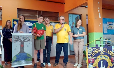 Lions Clube premia estudantes vencedores do Concurso Cartaz da Paz