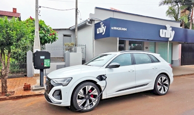 Carros elétricos ganham espaço pelas ruas e mudam cenário da cidade
