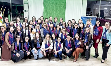 Rotary Club de Três de Maio Cidade Jardim é formado com 41 sócias fundadoras