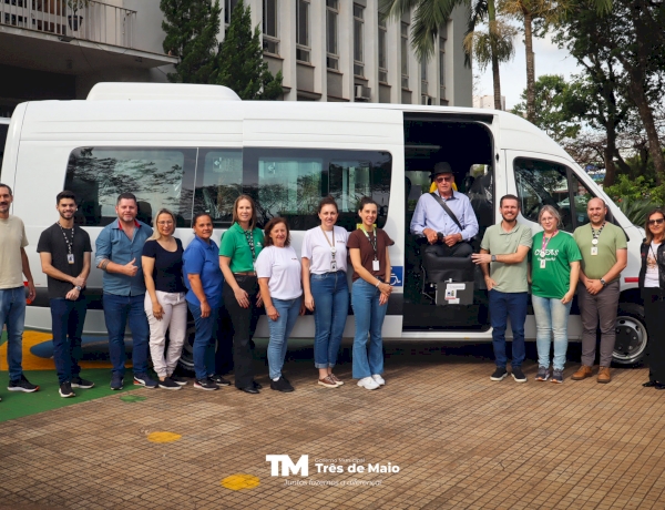 Destinação do Imposto de Renda viabiliza minibus acessível para idosos