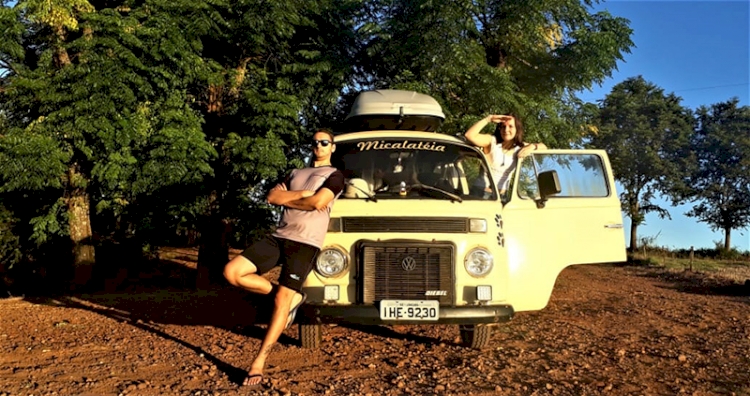 Casal dá pausa no projeto de viajar pelo mundo de Kombi