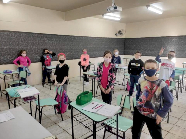 Escolas da rede municipal retornam  com aulas 100% presenciais