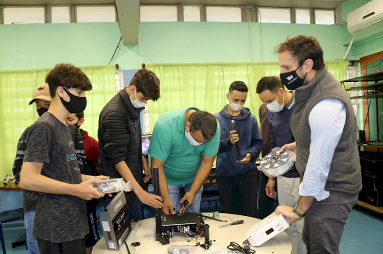 Impressora 3D é entregue ao Cmei Caminhos Inovadores