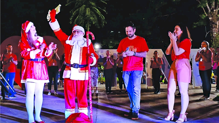 Desfile natalino dá início à programação do Natal Encantado de Três de Maio