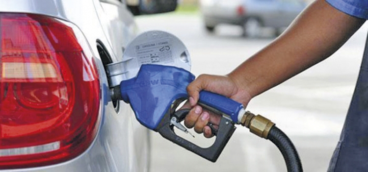 Gasolina cai em média R$ 1,10 nos postos de Três de Maio