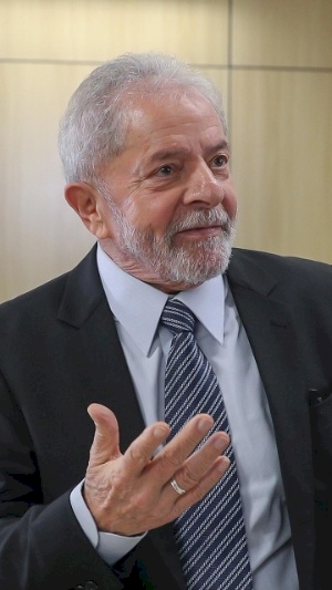 Lula é eleito presidente