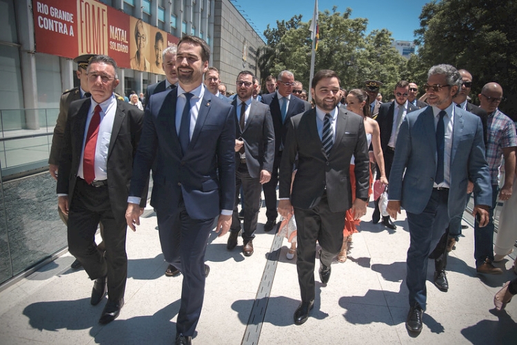 Leite assina primeiras medidas como governador do RS