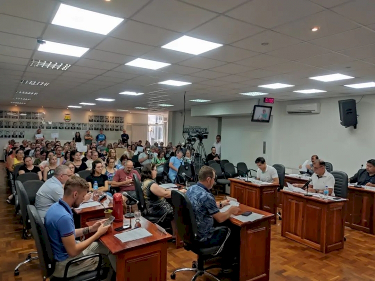 Rejeitado por 9 x 1  o Plano de Carreira do Magistério do Município