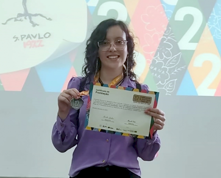 Ex-aluna da Escola Germano Dockhorn conquista medalha de prata na 17ª Obmep
