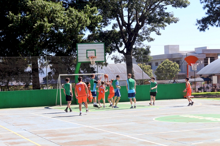 Projeto de basquete da Setrem contempla 45 estudantes