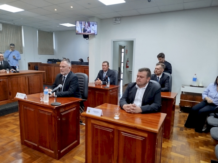 Corso e Josias são empossados. Delmar é o novo presidente da Câmara