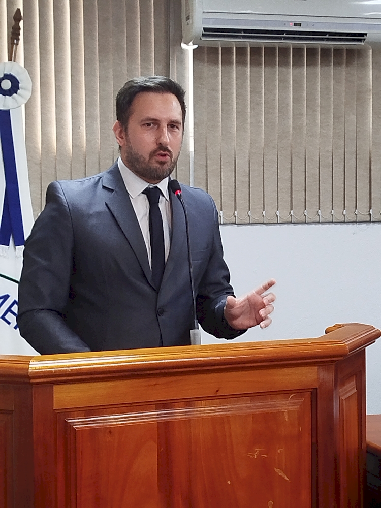 Corso e Josias são empossados. Delmar é o novo presidente da Câmara