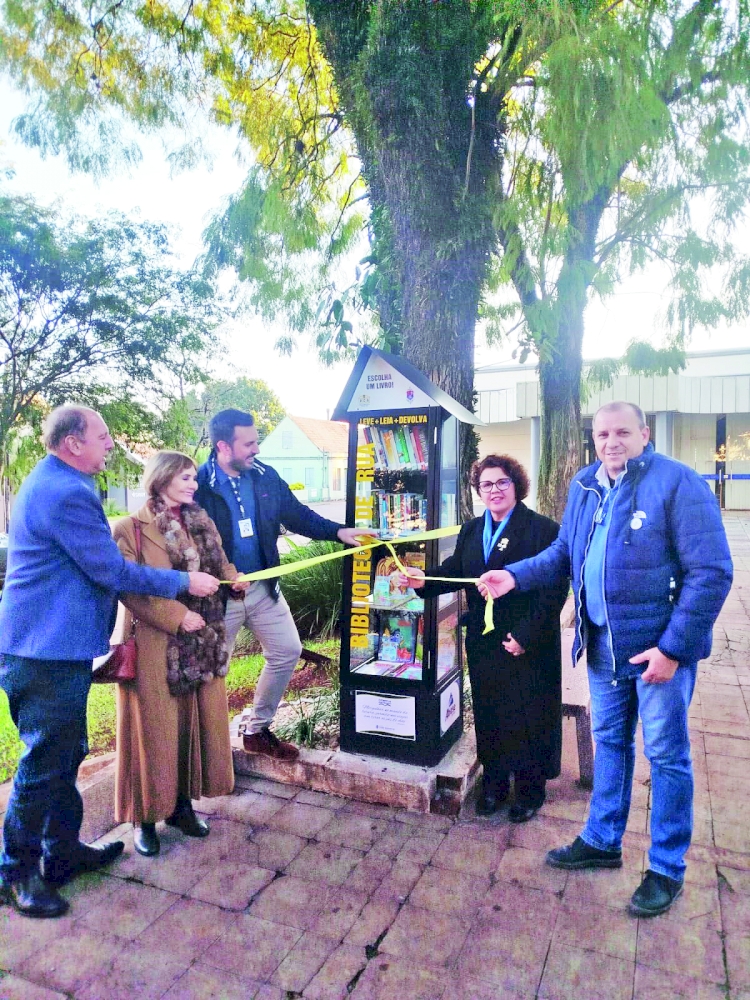 Casa da Amizade  entrega a terceira  Biblioteca de Rua  à comunidade