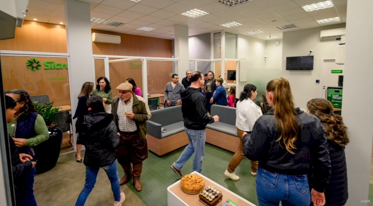 Sicredi Confiança reinaugura agência de Esquina Araújo