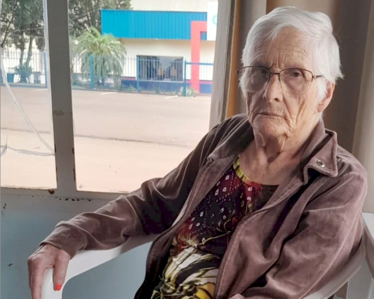 A serenidade de Elsa:  Há mulheres que não precisam dizer nada para  ensinar tudo. Basta o modo calmo como vivem  e o amor com que sempre cuidaram