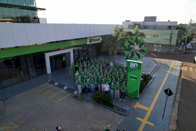 Sicredi Confiança inaugura totem de contagem regressiva para os 80 anos