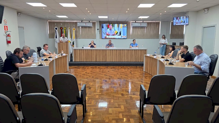 Mesa Diretora retira de tramitação projeto de lei que altera estrutura de CCs da Câmara de Três de Maio