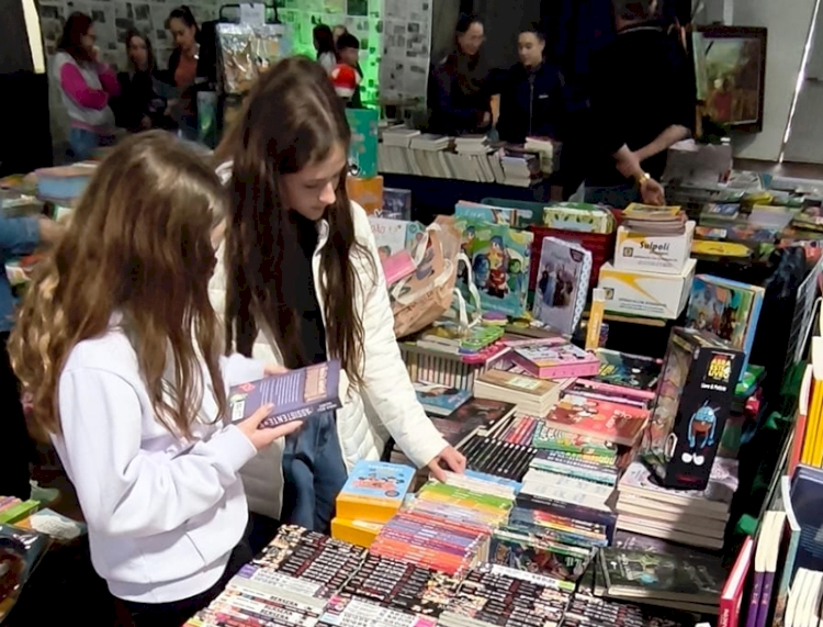 3ª Feira Cultura e Literária segue  até amanhã no Clube Buricá