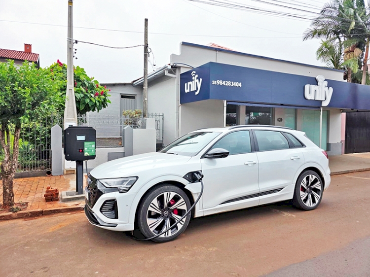 Carros elétricos ganham espaço pelas ruas e mudam cenário da cidade