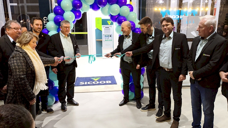 Sicoob inaugura nova agência com estrutura padrão nacional em Três de Maio